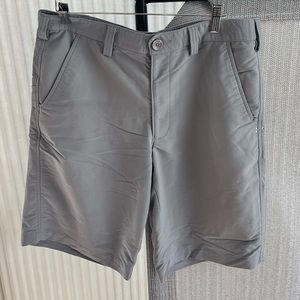 UNDER ARMOUR MEN’S GRAY GOLF SHORTS